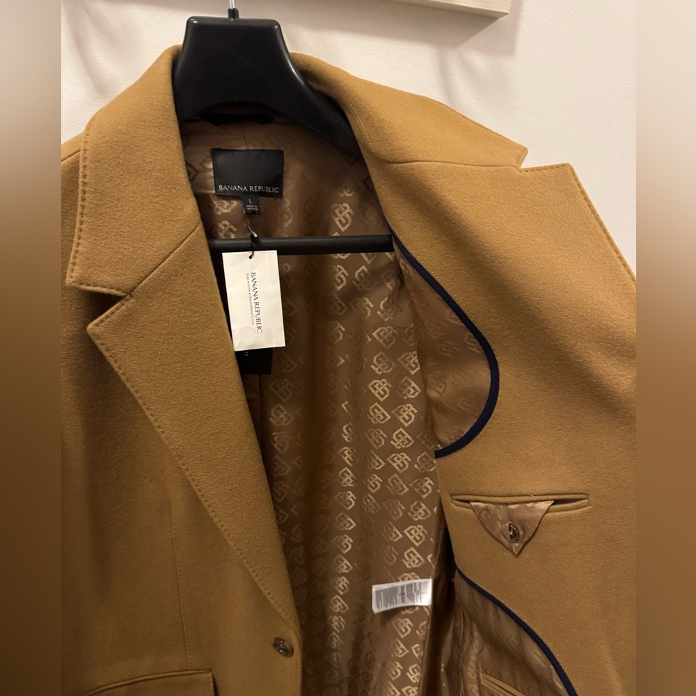 Banana Republic Men’s Tan Trench Coat - Picture 3 of 6